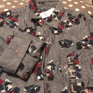 Gap men’s button up roll up long sleeves.